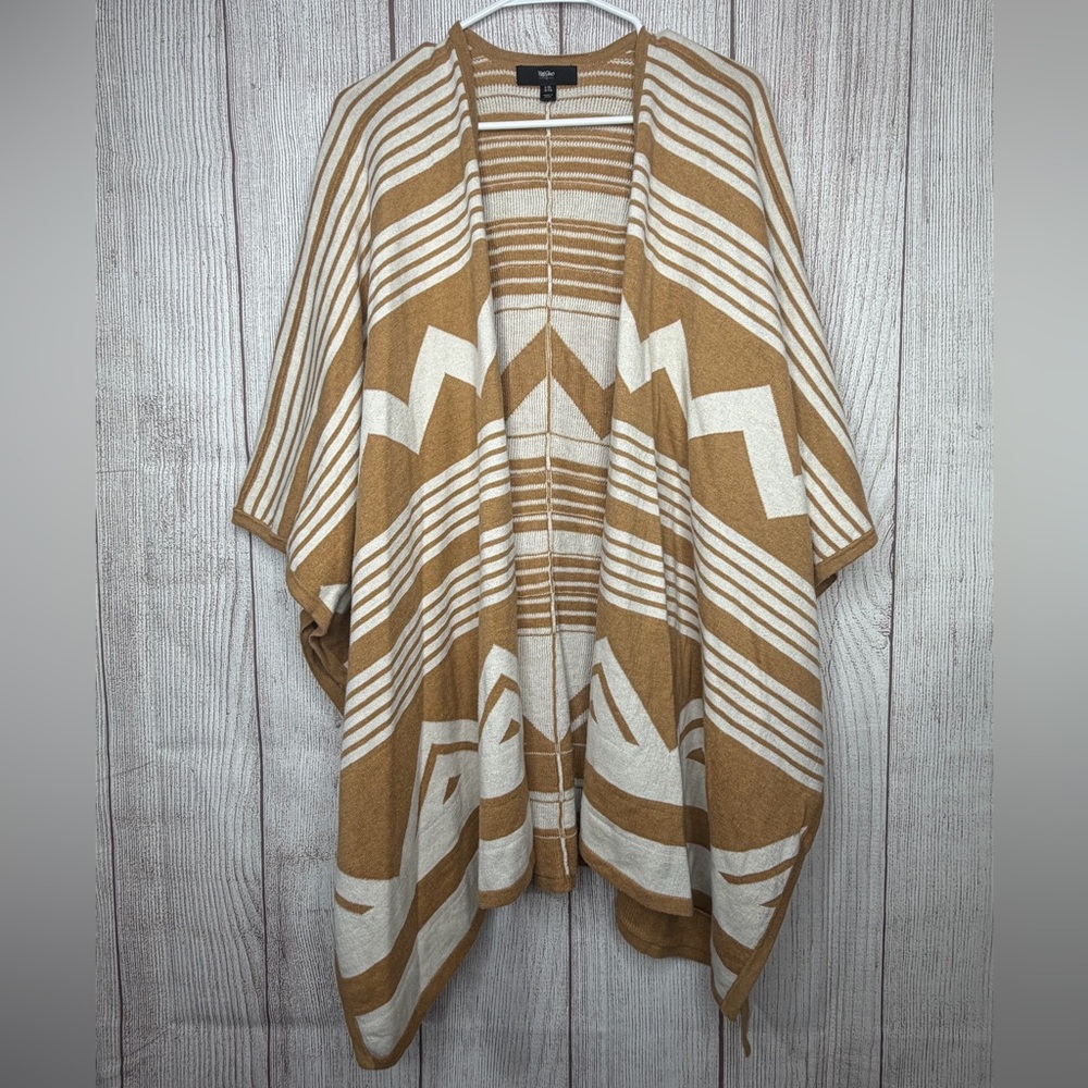 Geometric Patterned Poncho in Tan and Cream